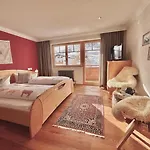 Bed & Breakfast Haus Wallis By Stayfritz - Ski-in Ski-out 'garni' Am Arlberg 3*