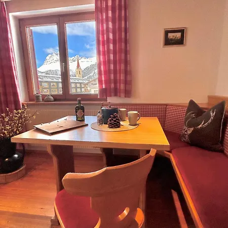 Haus Wallis By Stayfritz - Ski-in Ski-out 'garni' Am Arlberg Bed & Breakfast 3*