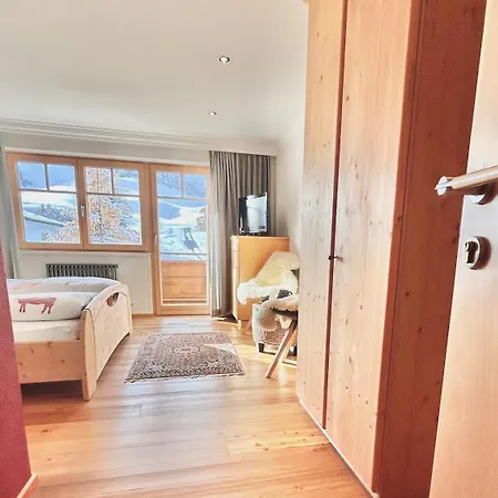 Haus Wallis By Stayfritz - Ski-in Ski-out 'garni' Am Arlberg
